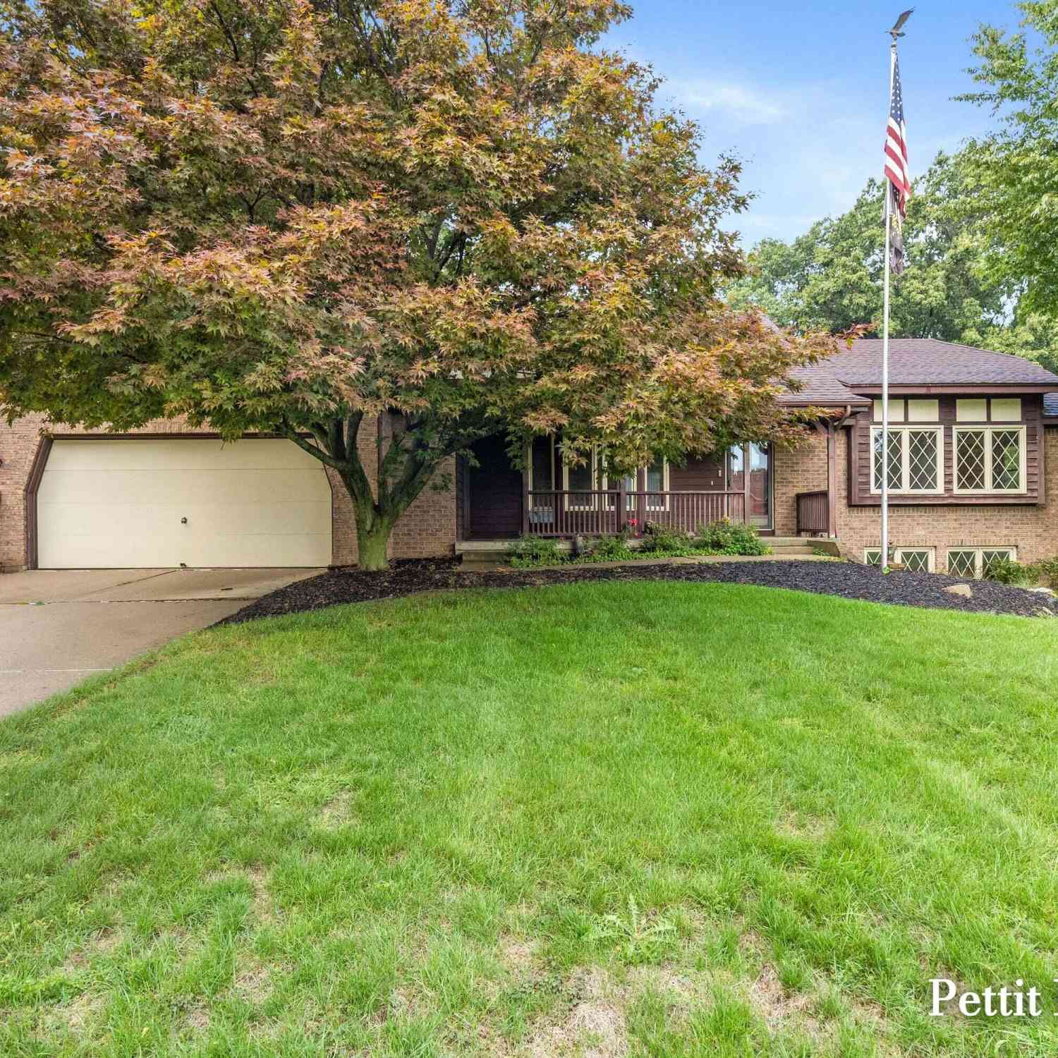 Homes For Sale - 1687 Oakvale Drive<br/> Wyoming, MI 49519