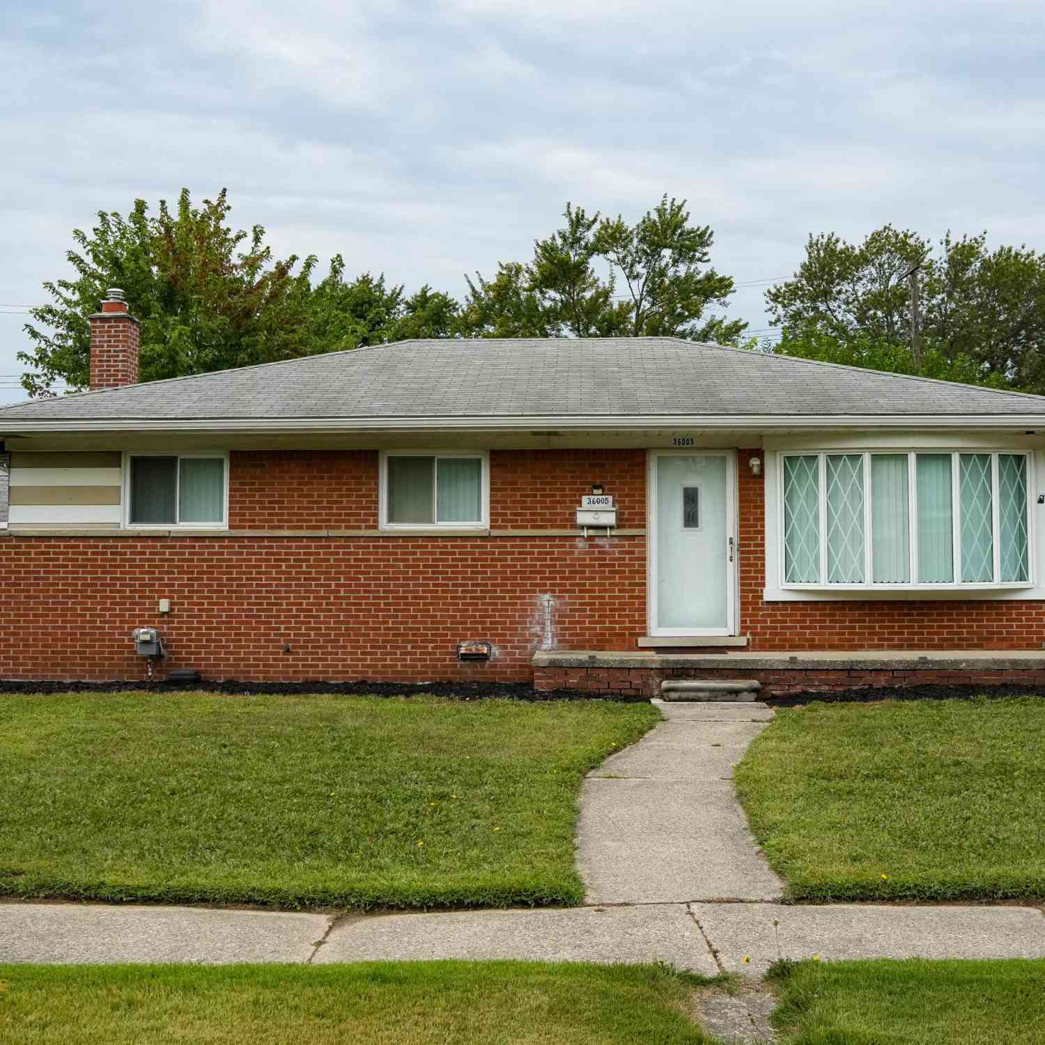 Homes For Sale - 36005 Lucerne Street<br/> Clinton Twp, MI 48035