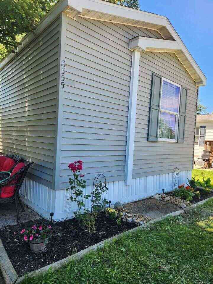 Mobile Home For Sale - 8555 Skyline Drive<br/> Byron Center, MI 49315