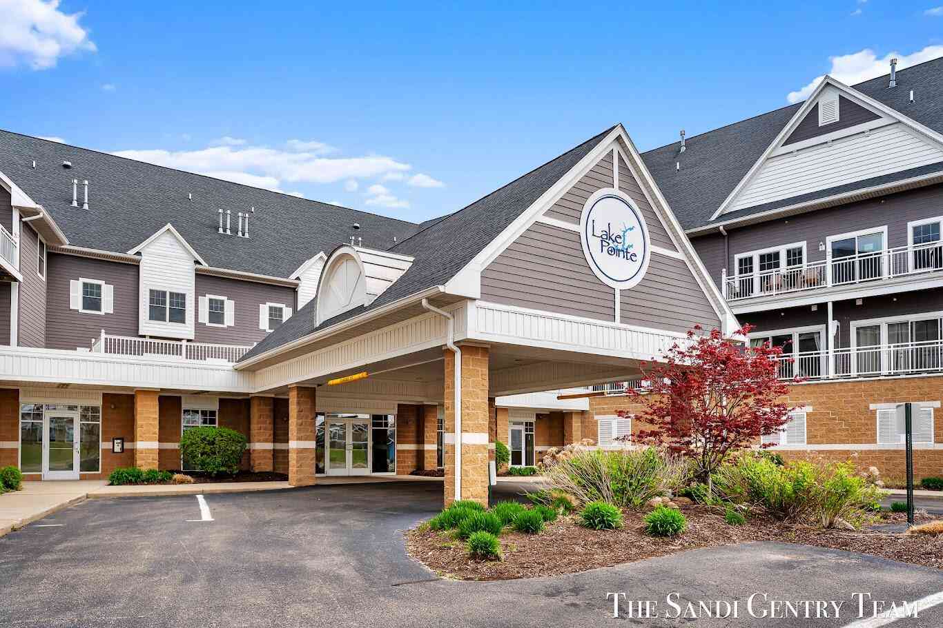 Condo For Sale - 917 W Savidge Street #4<br/> Ottawa County, Spring Lake, MI 49456