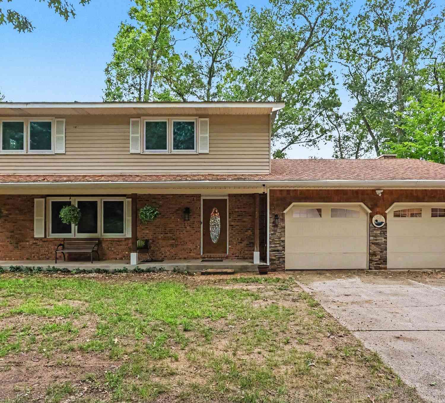 Homes For Sale - 127 E Maple Street<br/> Muskegon County, Fruitport, MI 49415