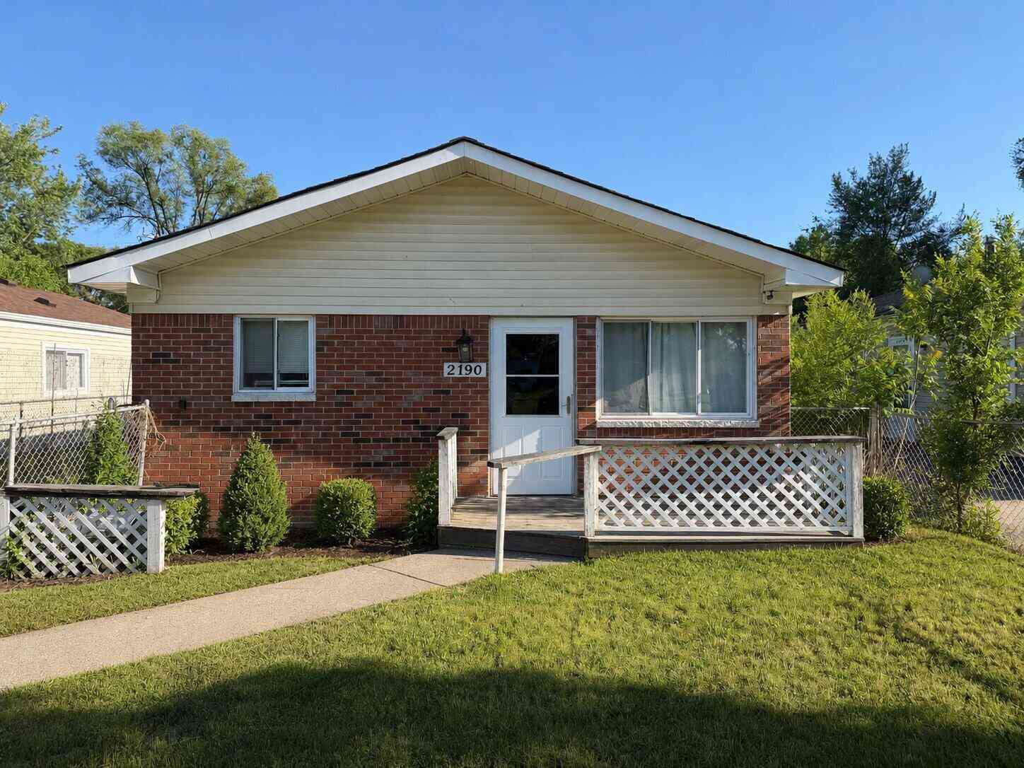 Homes For Sale - 2190 Garrick Avenue<br/> Warren, MI 48091