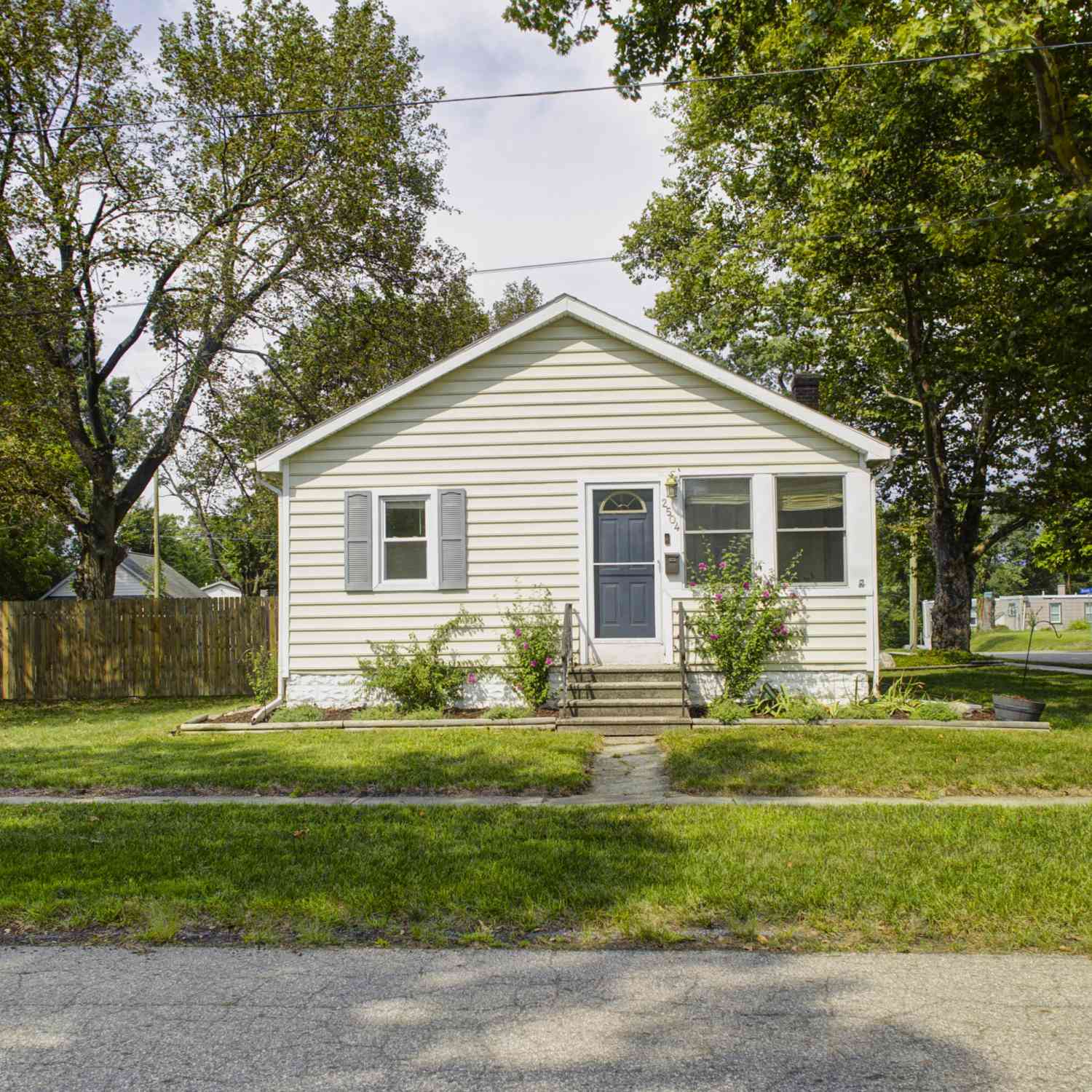 Homes For Sale - 2504 Logan Avenue<br/> Kalamazoo, MI 49008