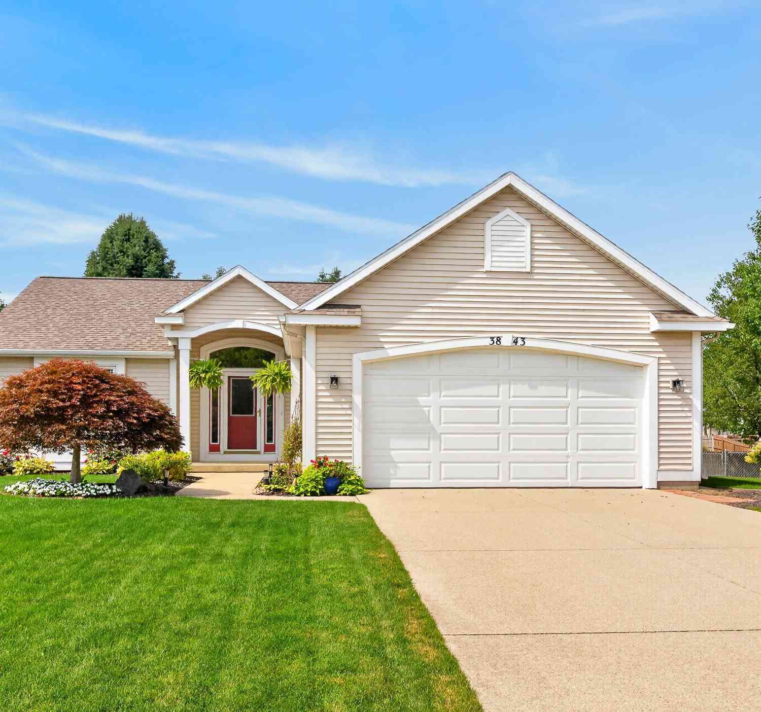 Homes For Sale - 3843 Pine Meadow Drive<br/> Holland, MI 49424