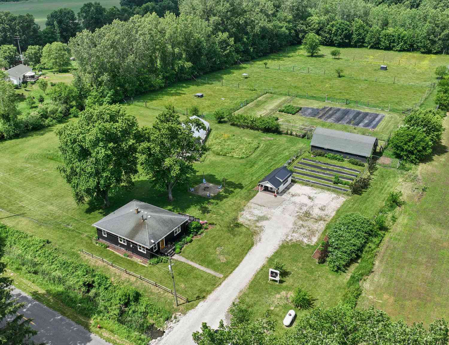 Homes For Sale - 9962 Holden Road<br/> Berrien County, Baroda, MI 49101