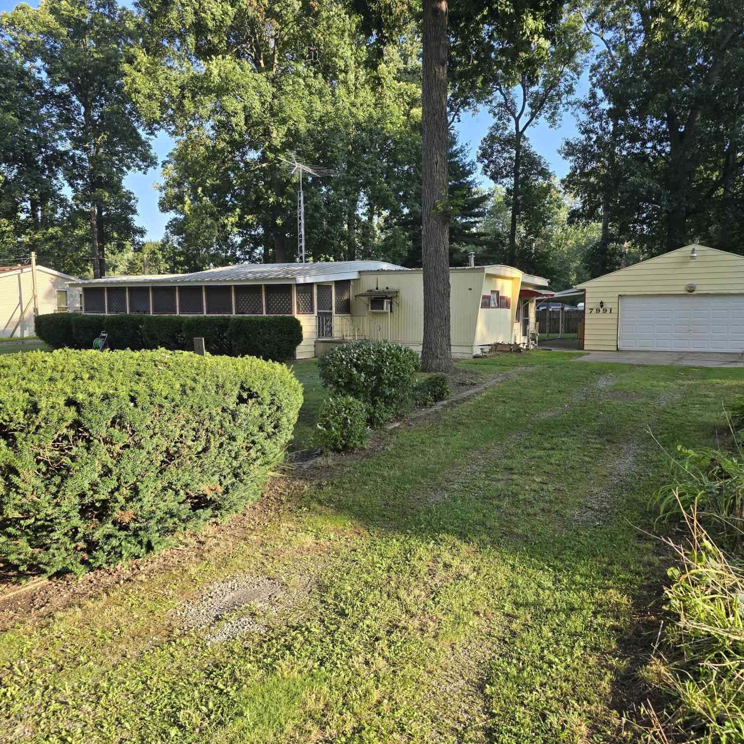 Mobile Home For Sale - 7991 Ivan Drive<br/> Jackson County, Parma, MI 49269