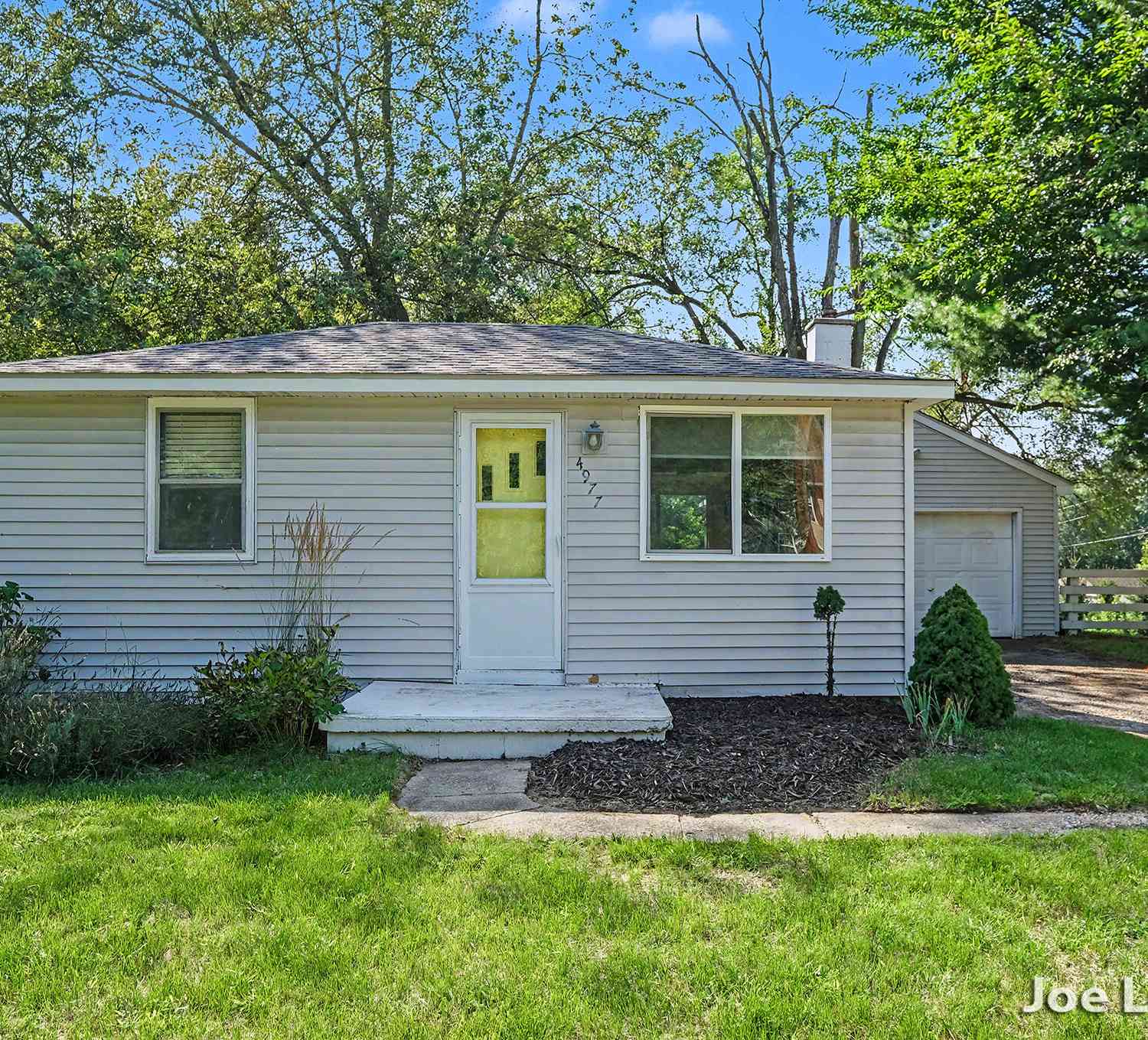 Homes For Sale - 4977 Hunsberger Avenue<br/> Grand Rapids, MI 49525