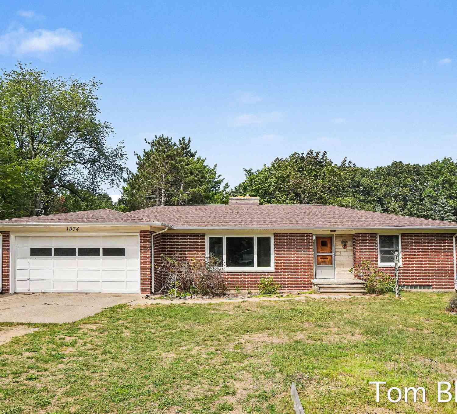 Homes For Sale - 1074 Hendrick Road<br/> Muskegon County, Norton Shores, MI 49441