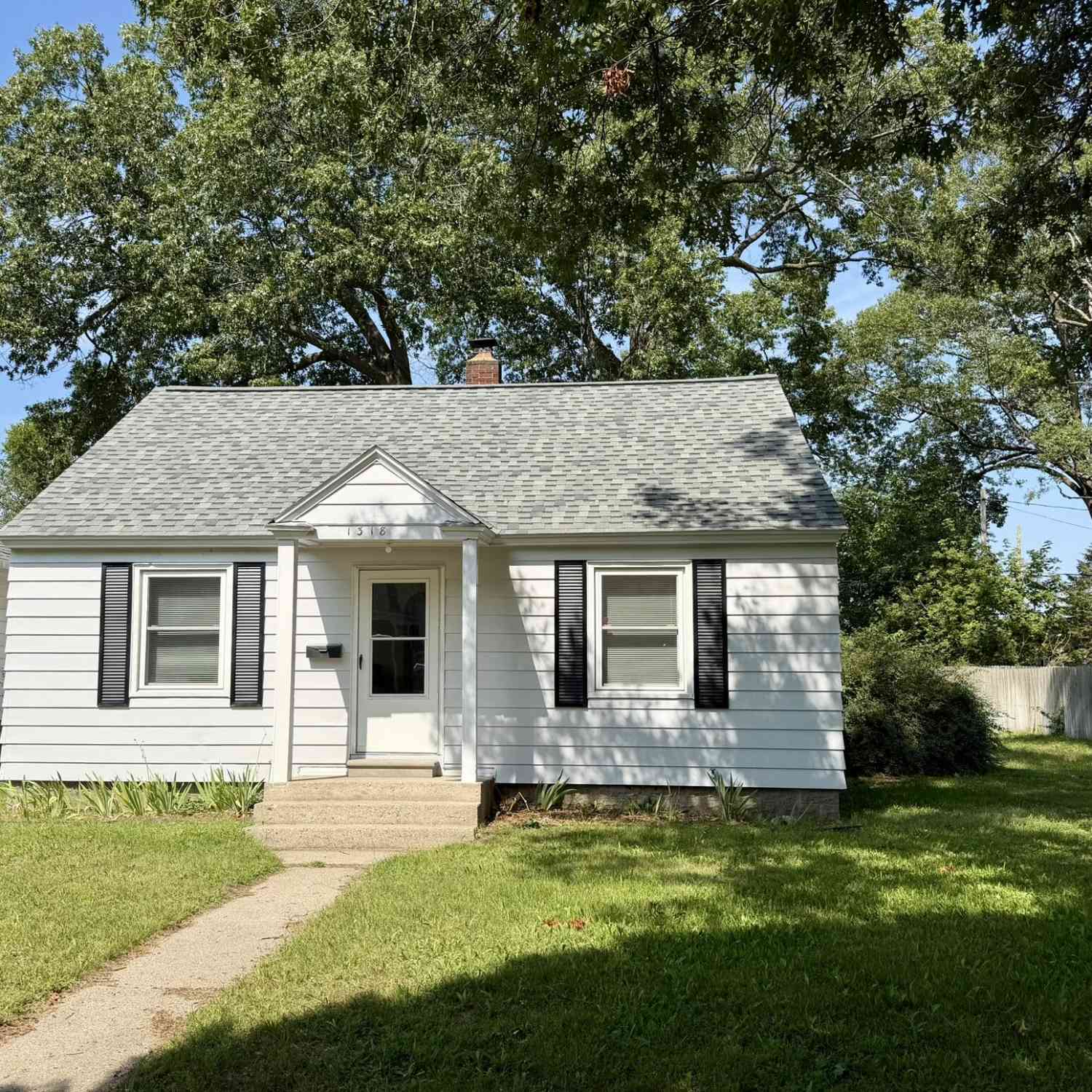 Homes For Sale - 1318 Catherine Avenue<br/> Muskegon, MI 49442