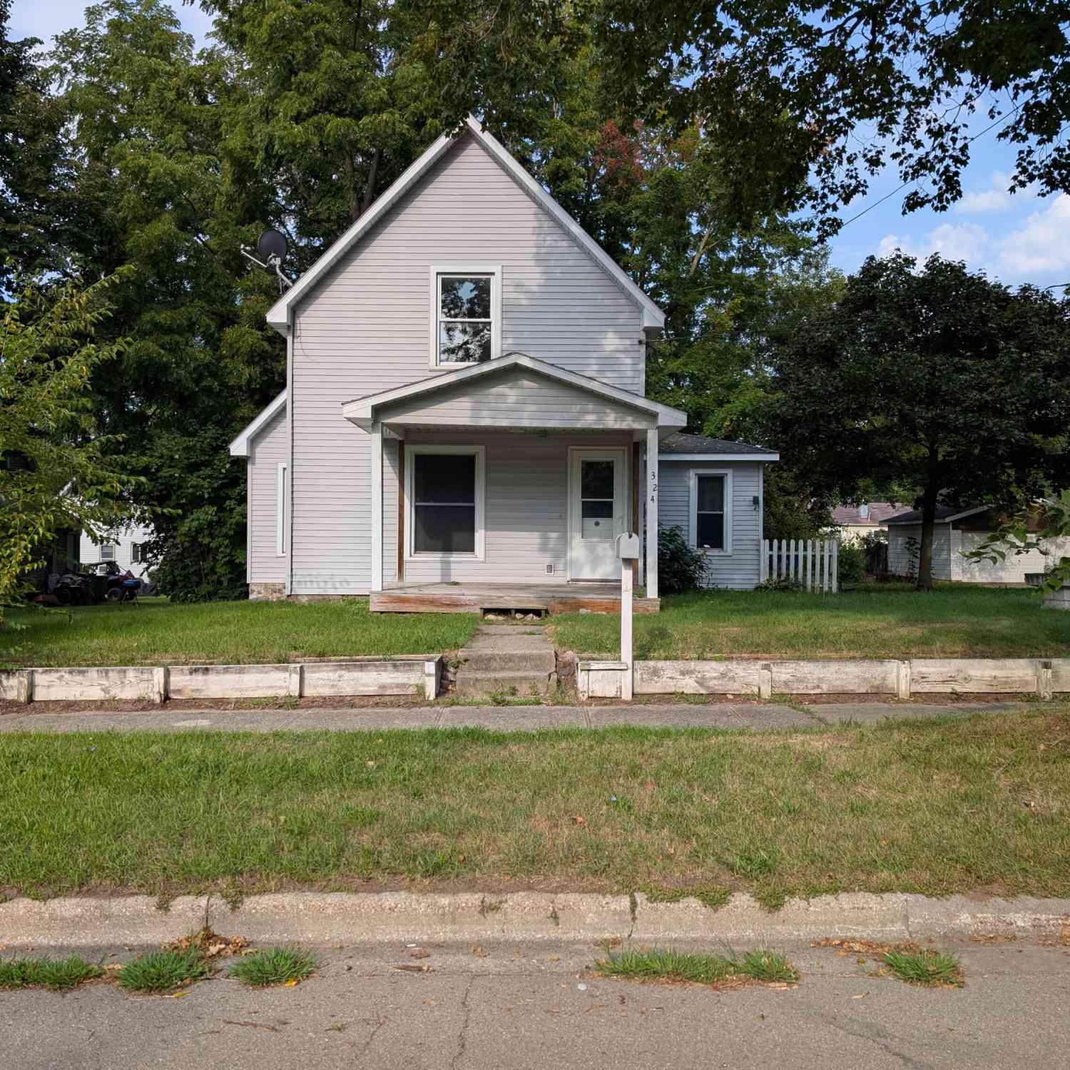 Homes For Sale - 324 S East Street<br/> Cassopolis, MI 49031