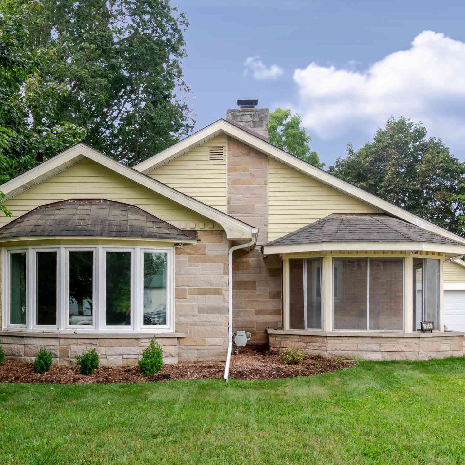 Homes For Sale - 214 Cedar Street<br/> Van Buren County, Paw Paw, MI 49079