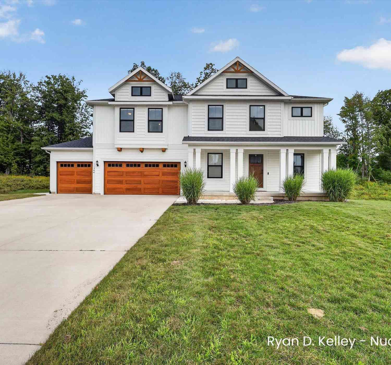Homes For Sale - 11544 Sessions Woods Drive<br/> Ottawa County, Grand Rapids, MI 49534