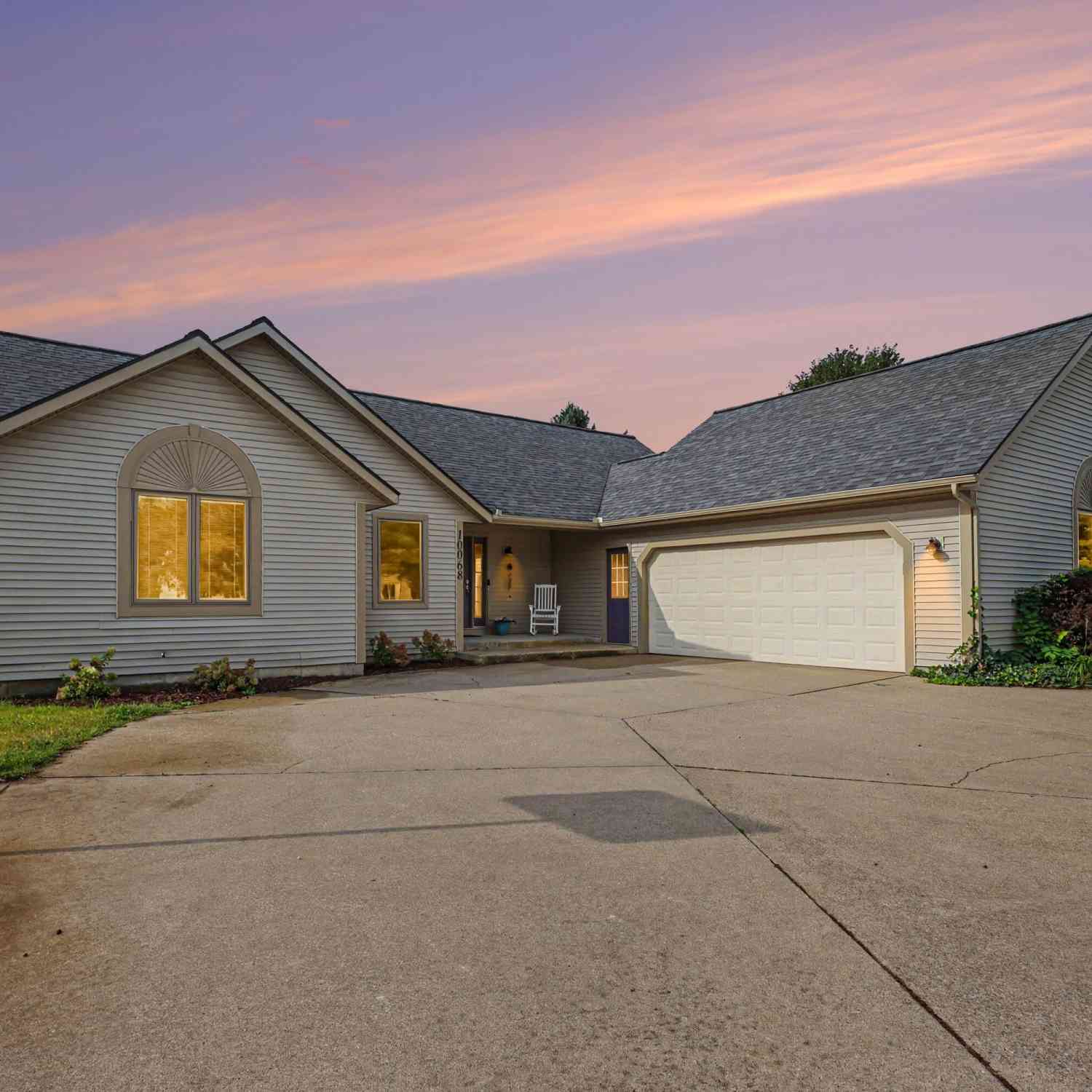 Homes For Sale - 10068 Holiday Drive<br/> Ottawa County, Zeeland, MI 49464