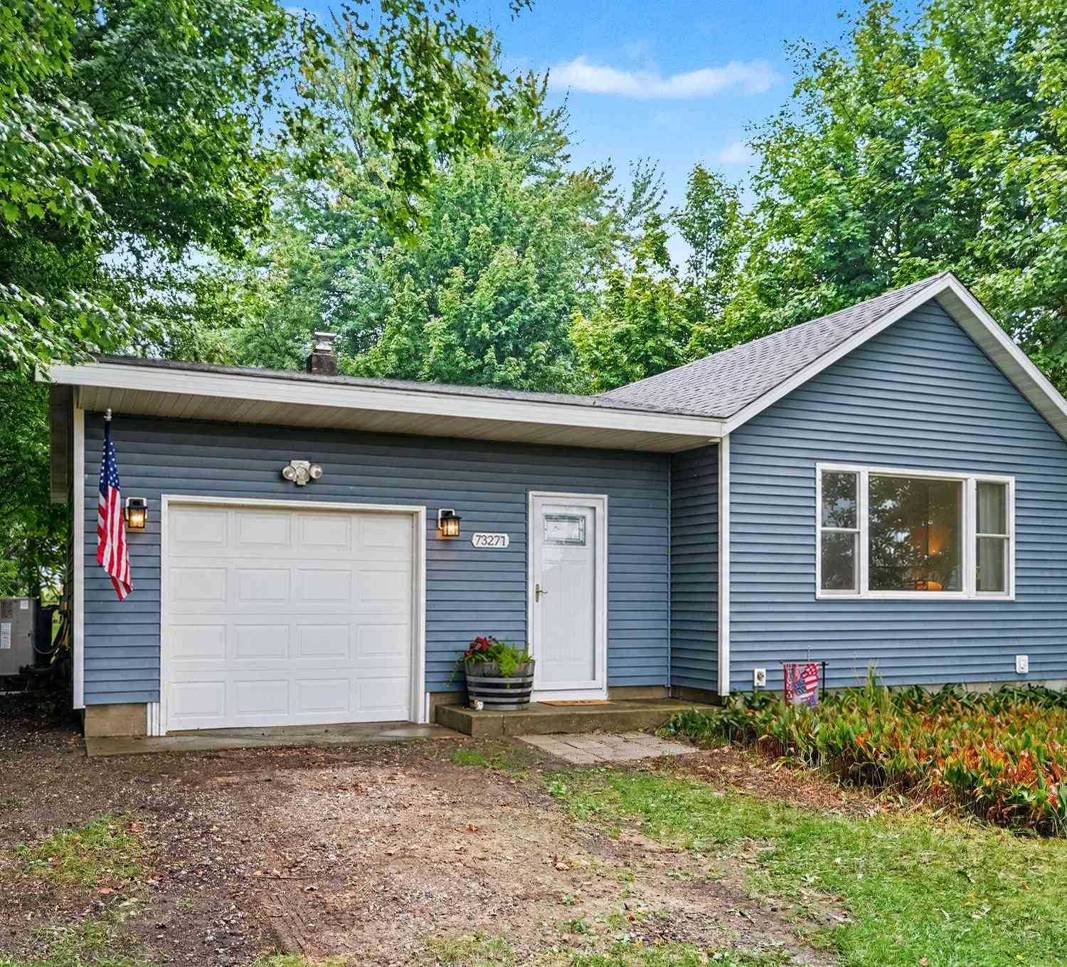 Homes For Sale - 73271 County Road 380<br/> South Haven, MI 49090