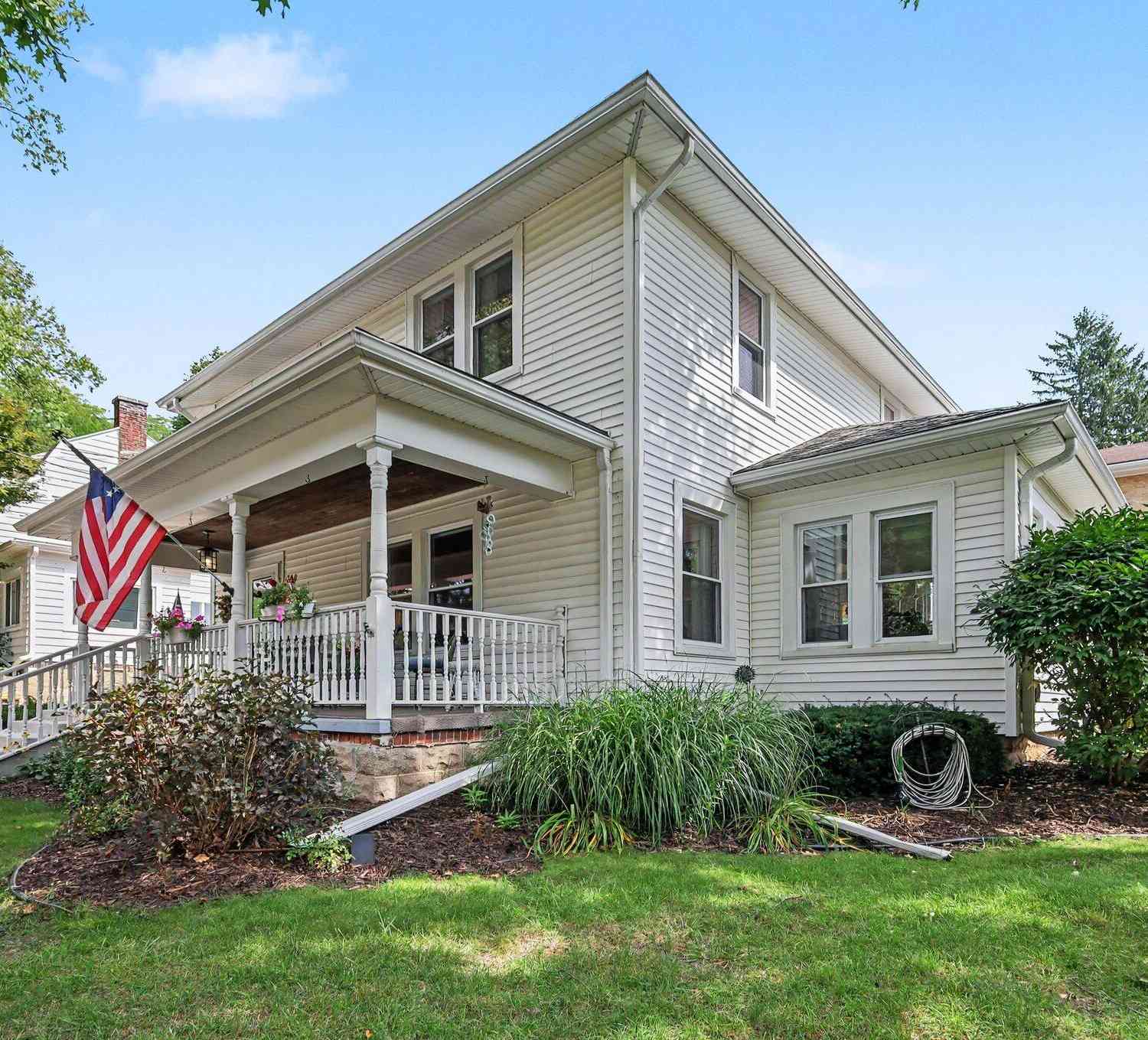 Homes For Sale - 328 Rich Street<br/> Ionia, MI 48846