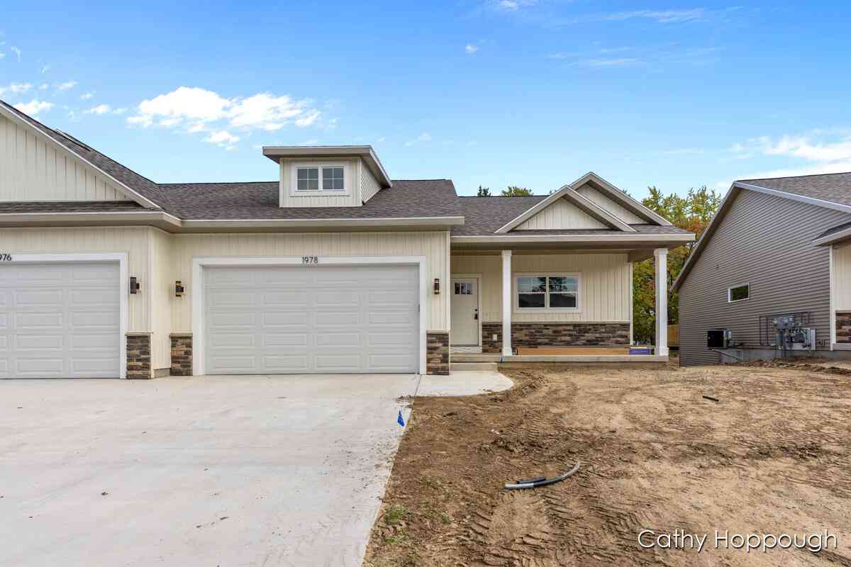 Condo For Sale - 1986 Aspen Valley Lane<br/> Ionia, MI 48846