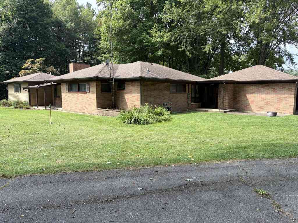 Homes For Sale - 10399 Condit Road<br/> Calhoun County, Albion, MI 49224