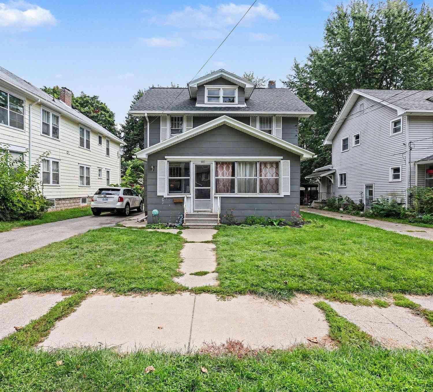 Homes For Sale - 607 S Grinnell Street<br/> Jackson, MI 49203