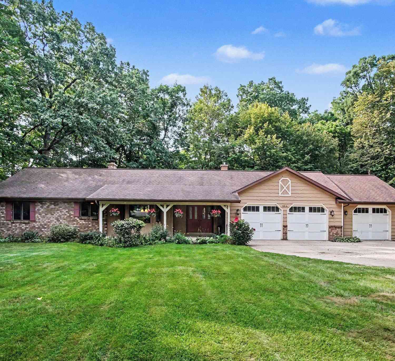 Homes For Sale - 986 Luce Street<br/> Grand Rapids, MI 49534