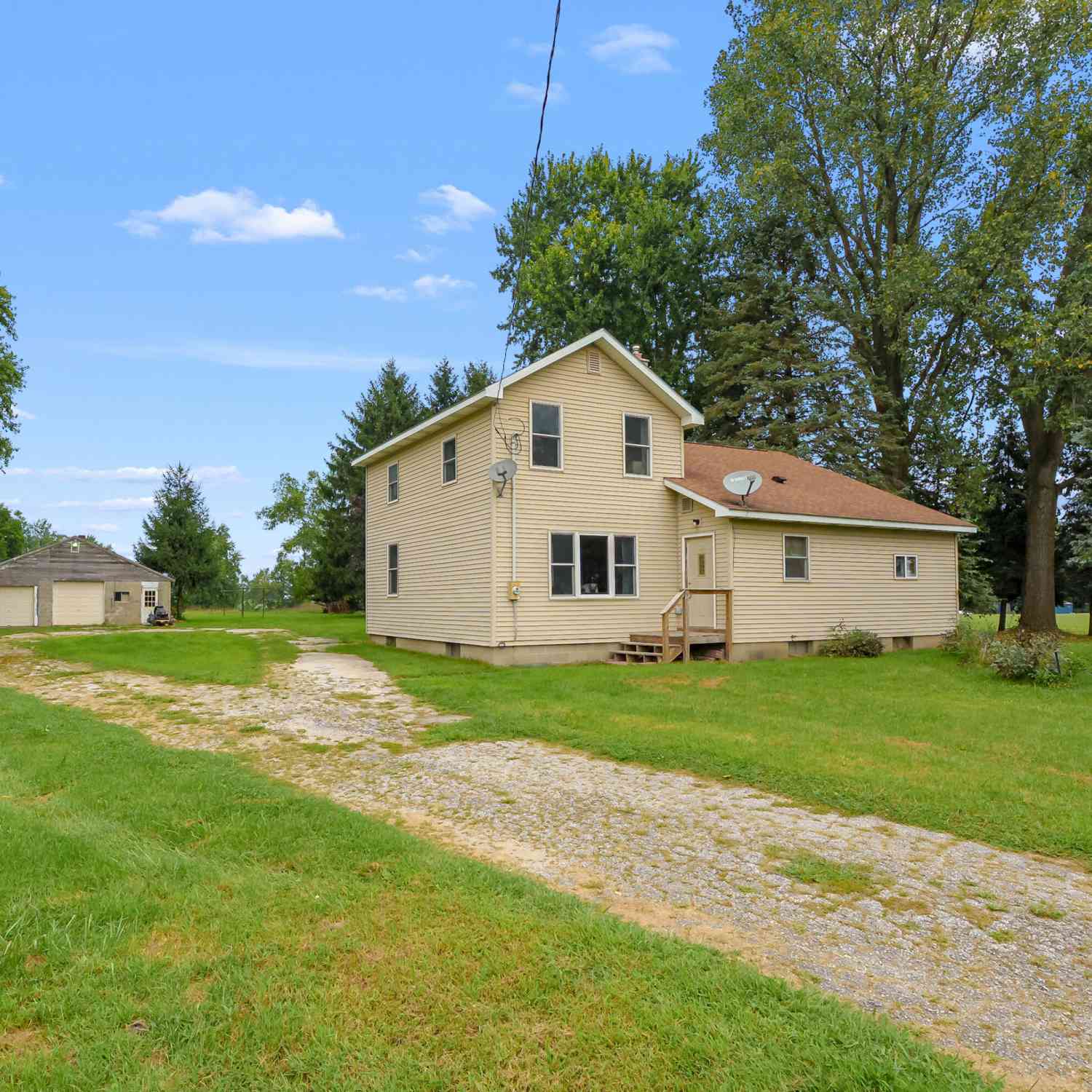 Homes For Sale - 39264 W Red Arrow Highway<br/> Van Buren County, Paw Paw, MI 49079