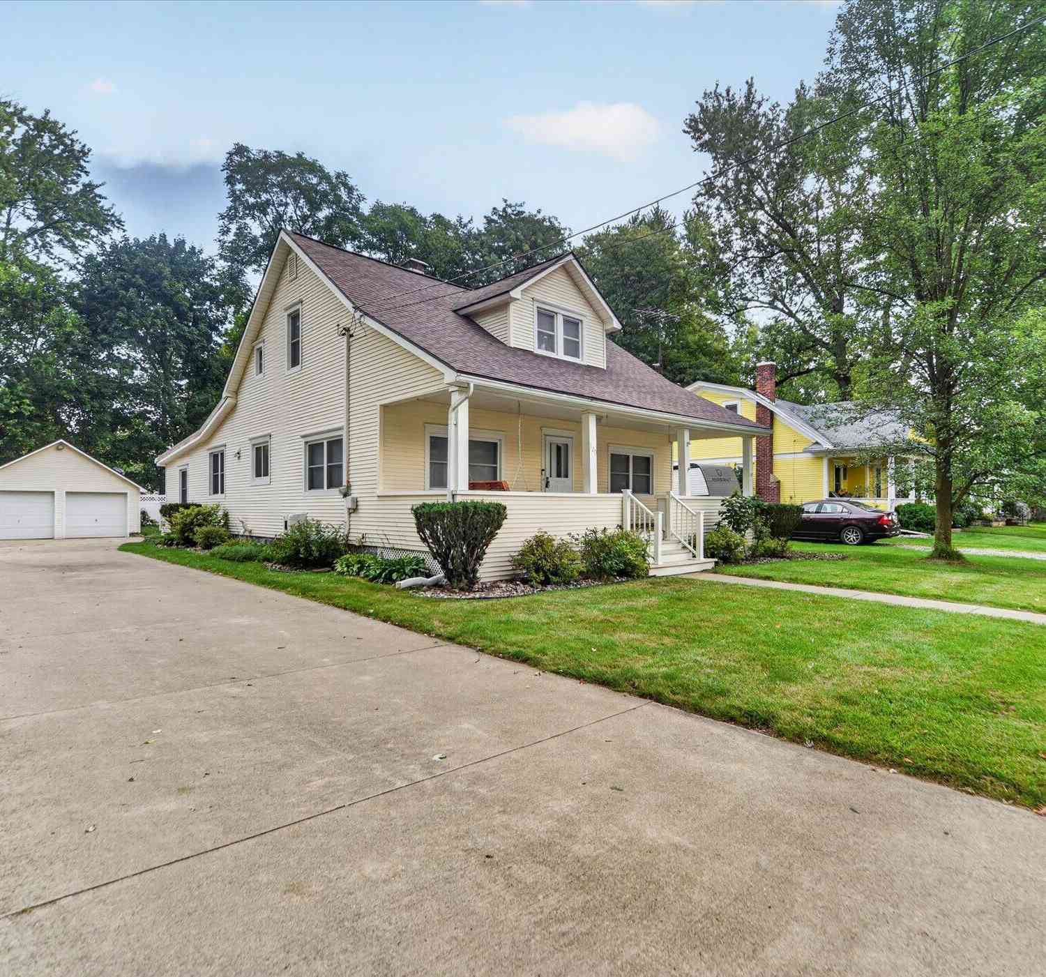 Homes For Sale - 320 W Elizabeth Street<br/> Ingham County, Stockbridge, MI 49285