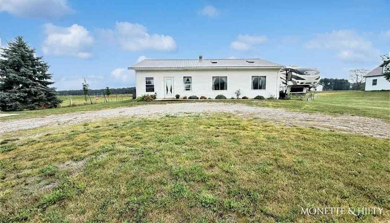 Homes For Sale - 8454 E Skeels Road<br/> Oceana County, Holton, MI 49425