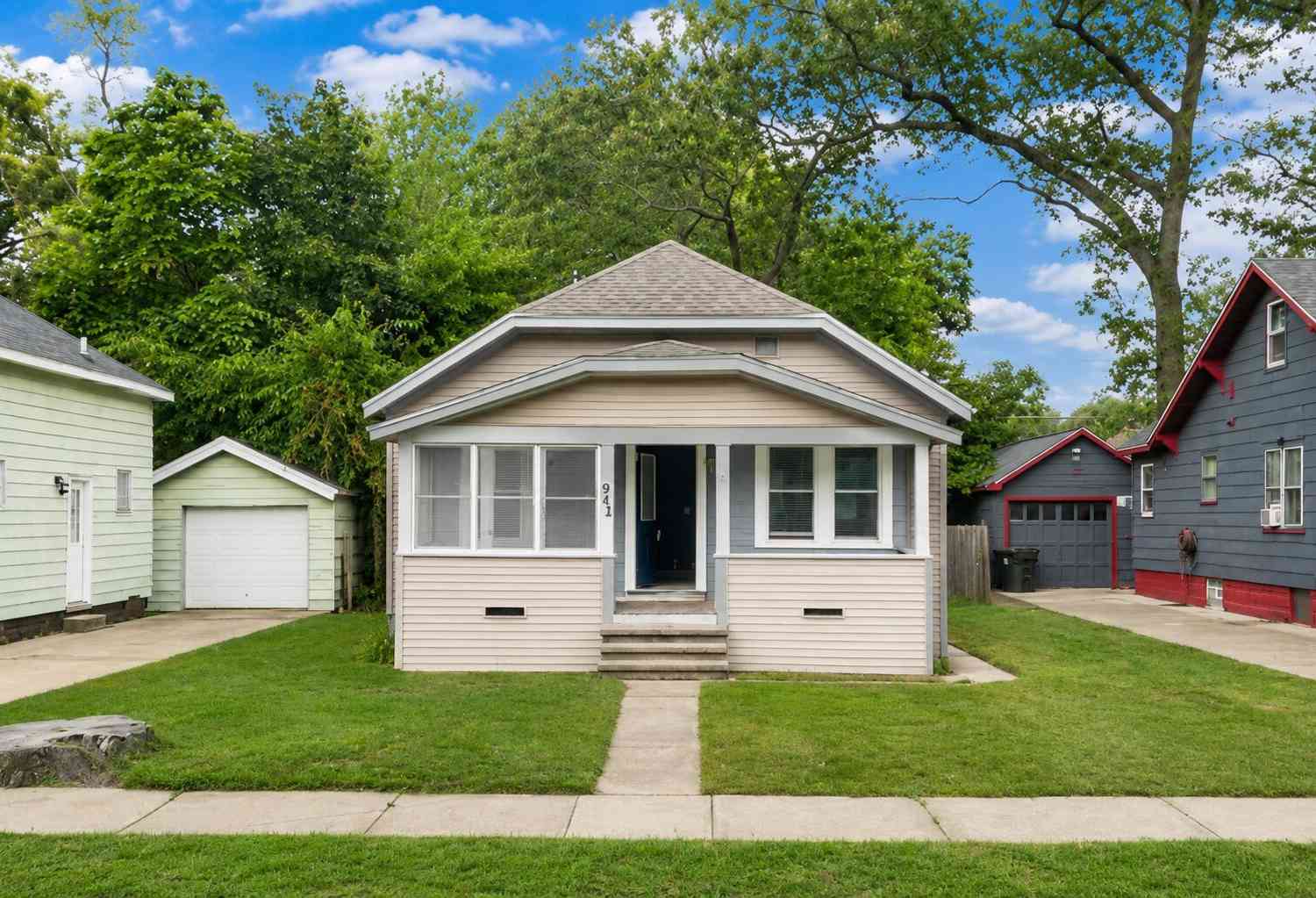 Homes For Sale - 942 Ada Avenue<br/> Muskegon, MI 49442
