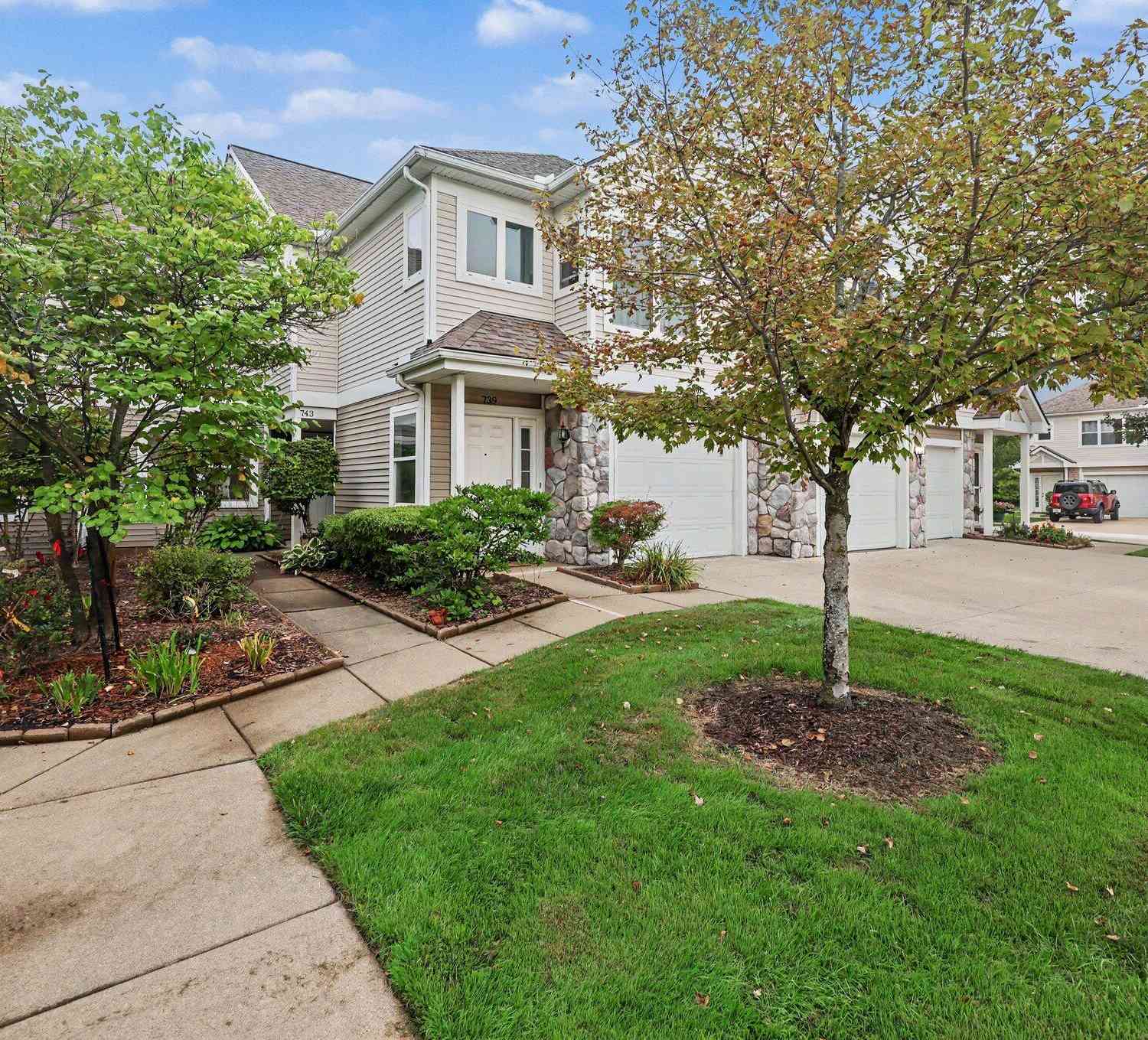 Condo For Sale - 743 Creekstone Lane<br/> Chelsea, MI 48118