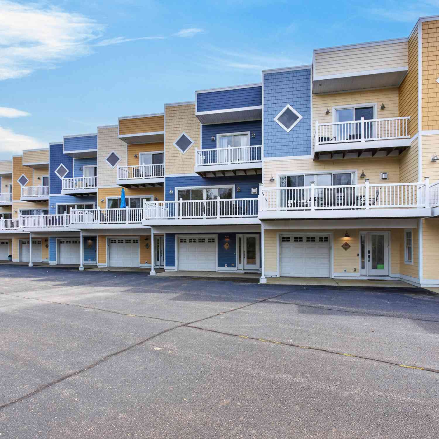 Condo For Sale - 15 Diamond Point Lane<br/> New Buffalo, MI 49117