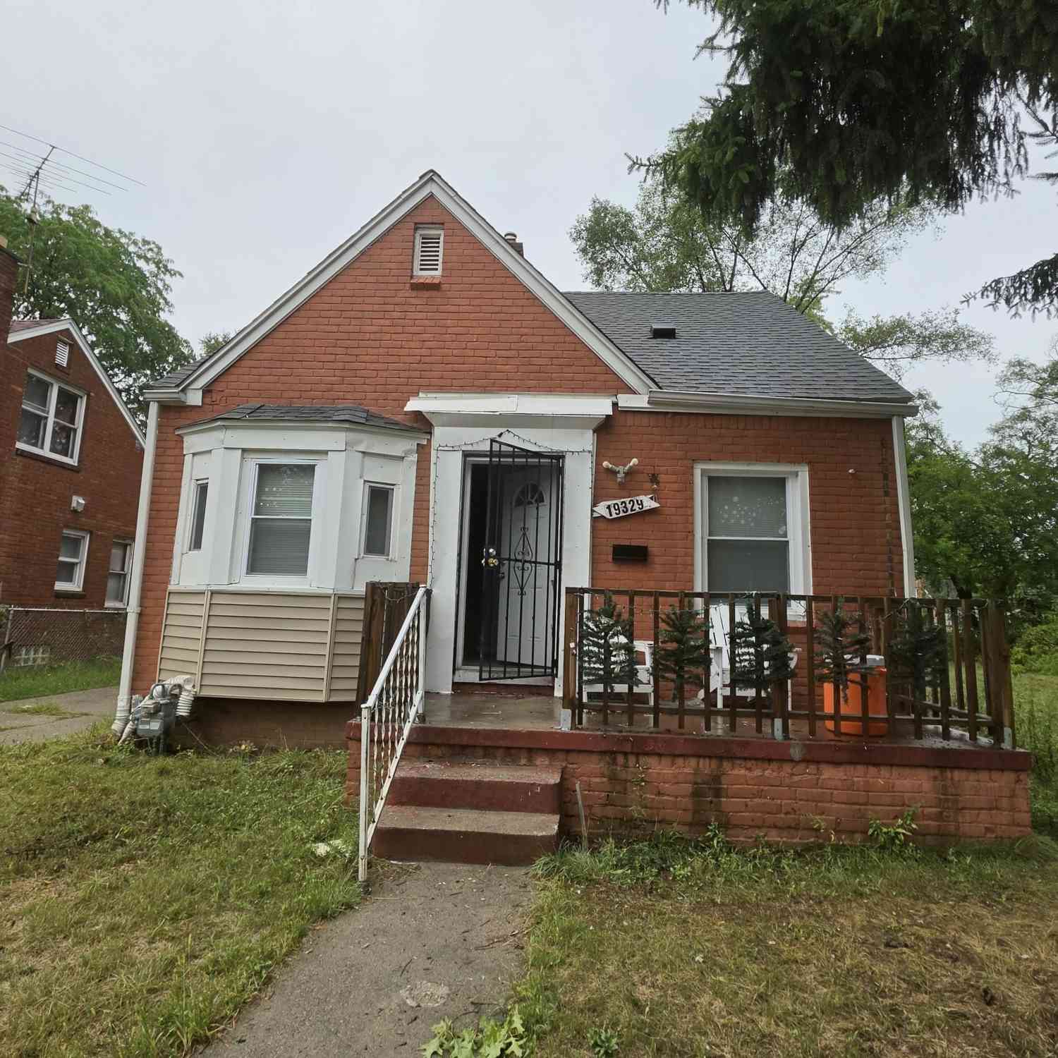 Homes For Sale - 19329 Waltham Street<br/> Detroit, MI 48205