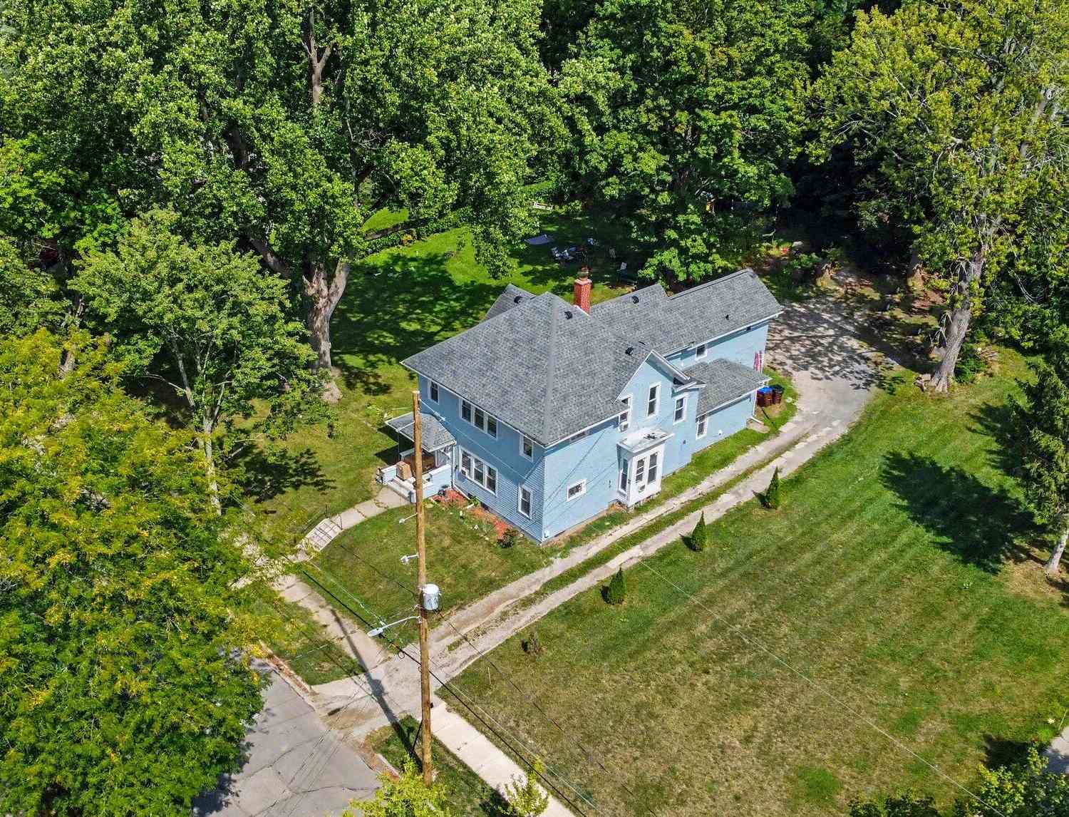 Homes For Sale - 939 Maple Avenue<br/> Jackson, MI 49203