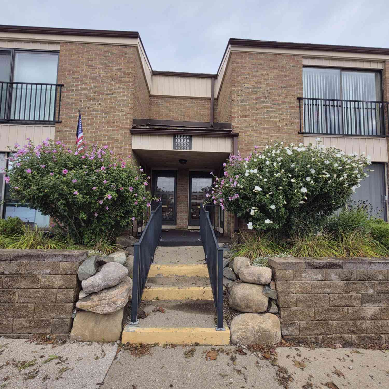 Condo For Rent - 18233 University Park Drive<br/> Wayne County, Livonia, MI 48152