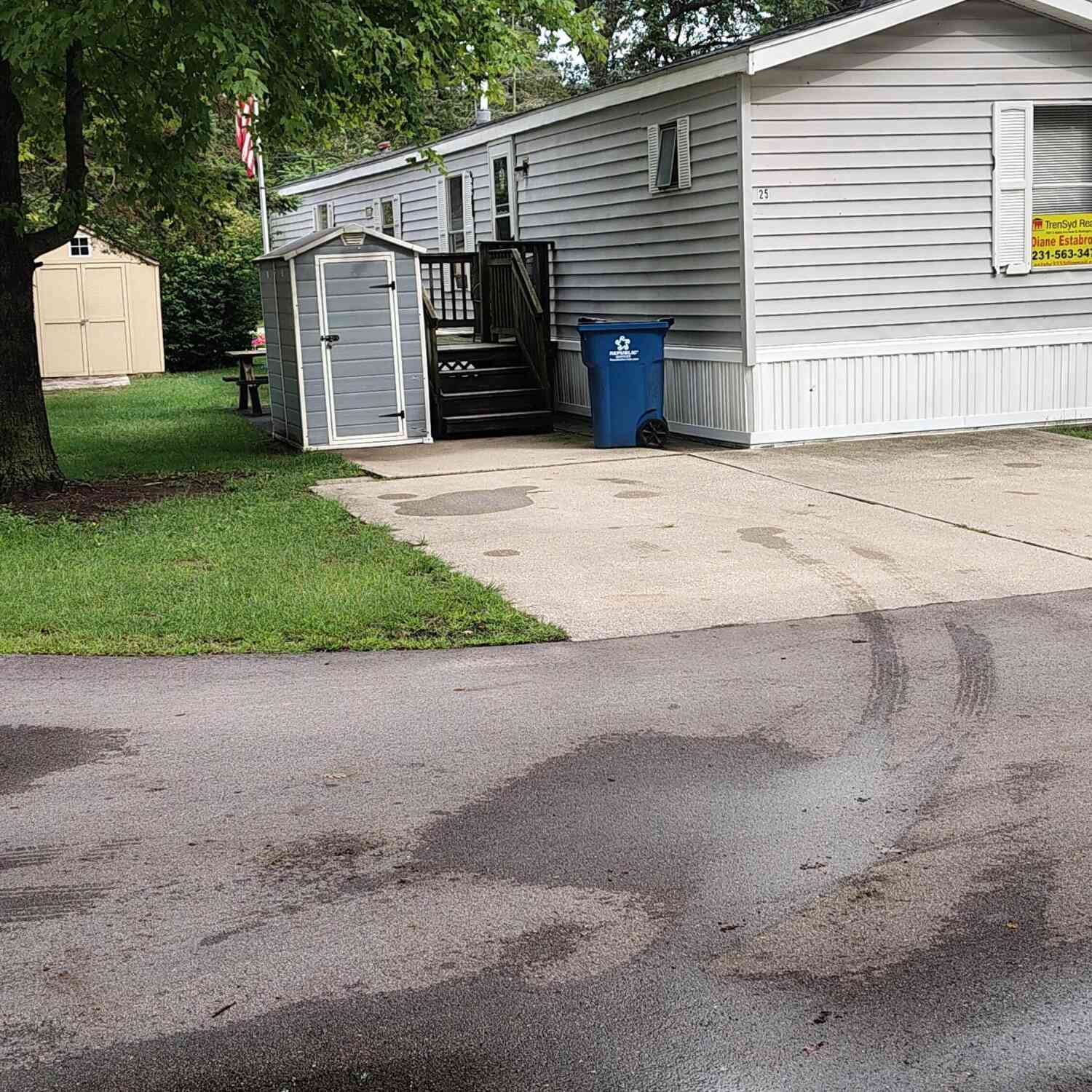 Mobile Home For Sale - 2701 Huizenga Street #25<br/> Norton Shores, MI 49444