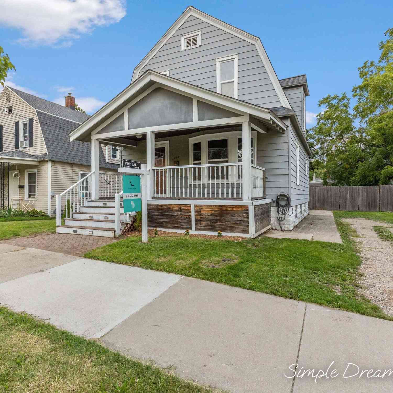 Homes For Sale - 1103 Fountain Street<br/> Grand Rapids, MI 49503