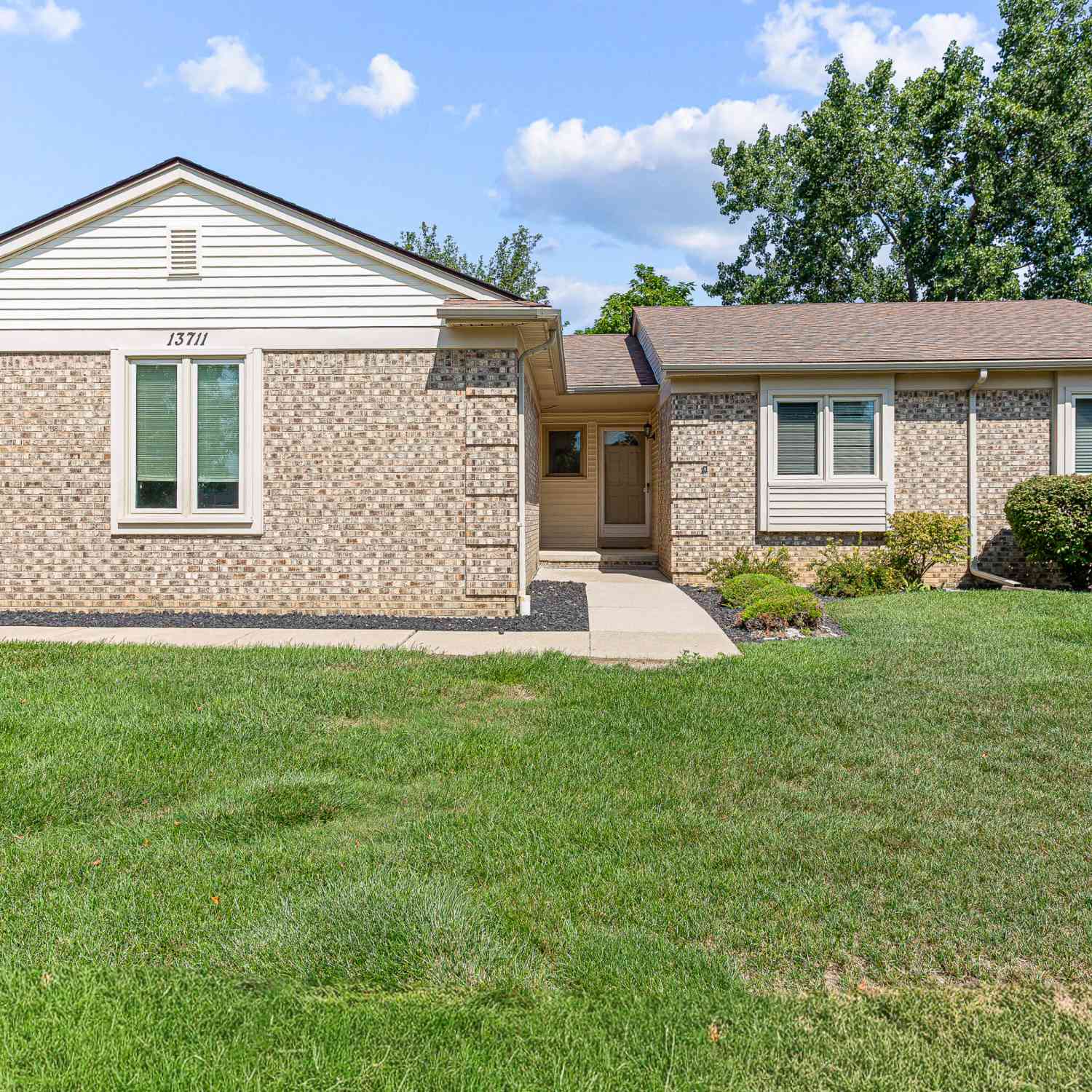 Condo For Sale - 13711 Maple Grove Avenue #35<br/> Shelby Twp, MI 48315