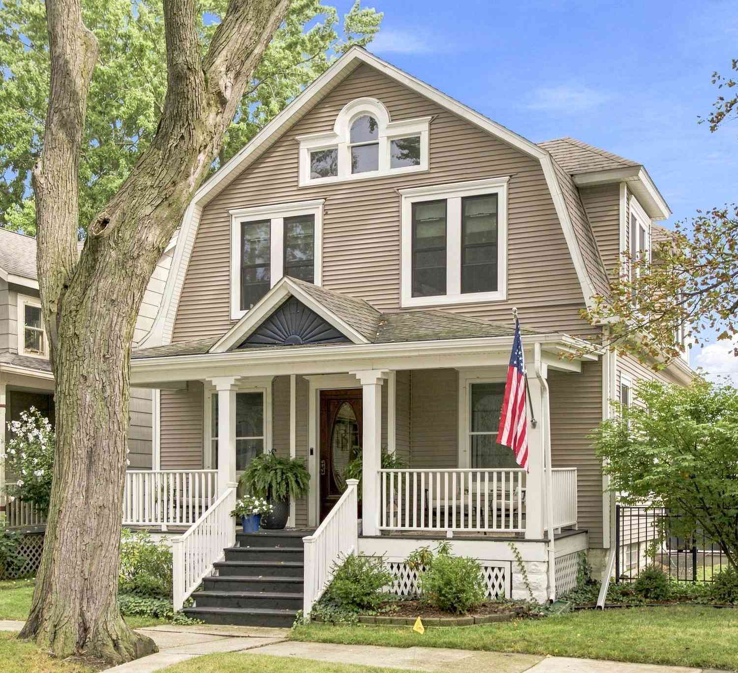 Homes For Sale - 1007 State Street<br/> St. Joseph, MI 49085
