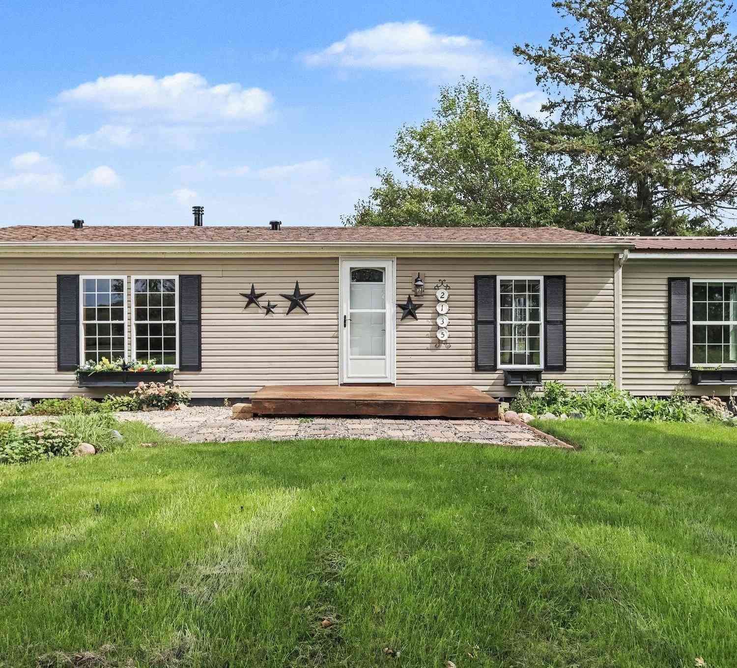 Mobile Home For Sale - 2135 S Ionia Road<br/> Bellevue, MI 49021