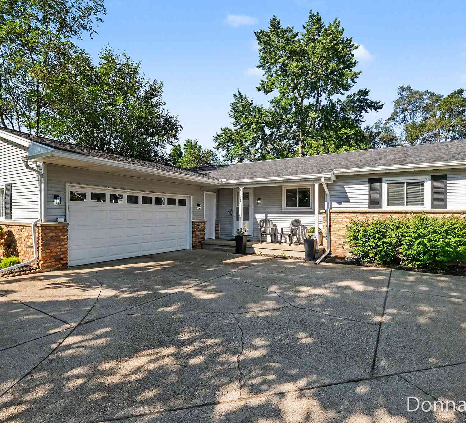 Homes For Sale - 5581 Edgelawn Drive<br/> Kentwood, MI 49508