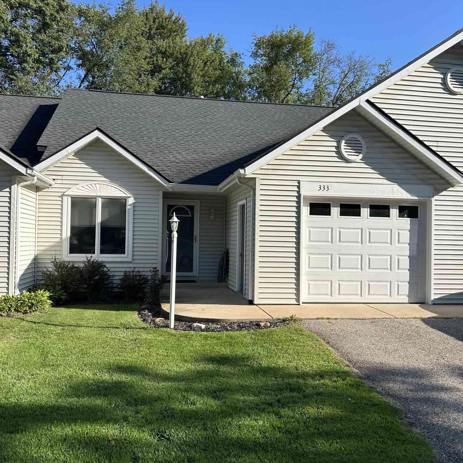 Condo For Sale - 333 Nestlewood Drive<br/> Holland, MI 49424