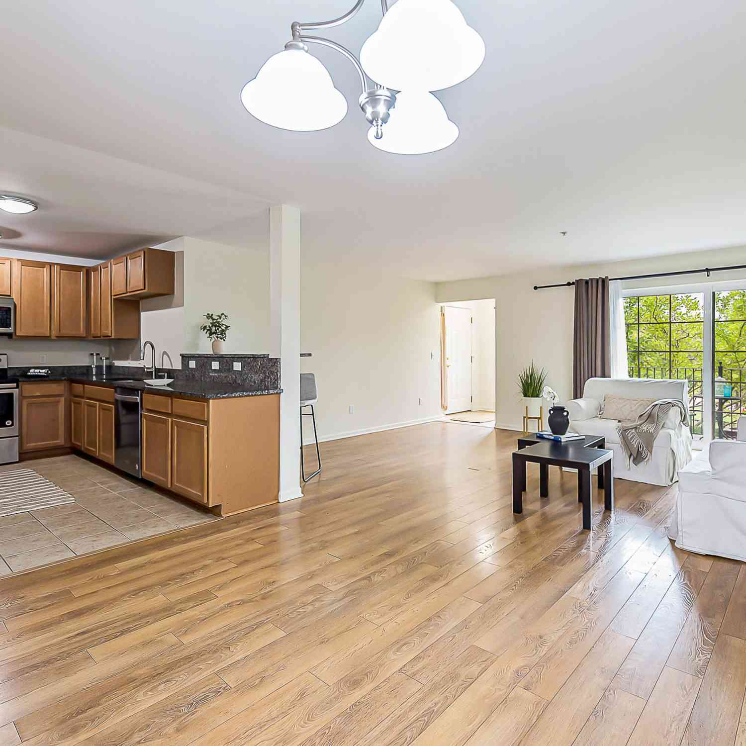 Condo For Sale - 120 W Oakbrook Drive<br/> Ann Arbor, MI 48103