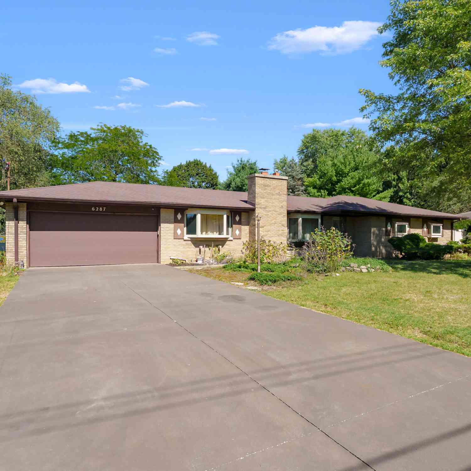 Homes For Sale - 6287 Meadowview Avenue<br/> Kalamazoo, MI 49048