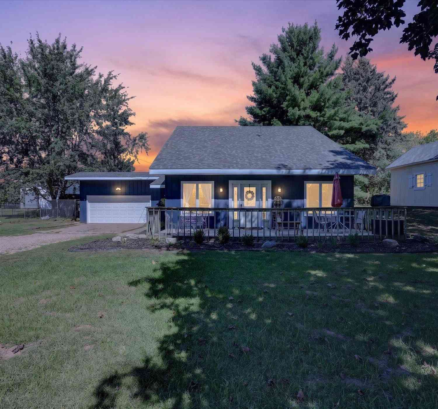 Homes For Sale - 283 E Pine Street<br/> Cedar Springs, MI 49319