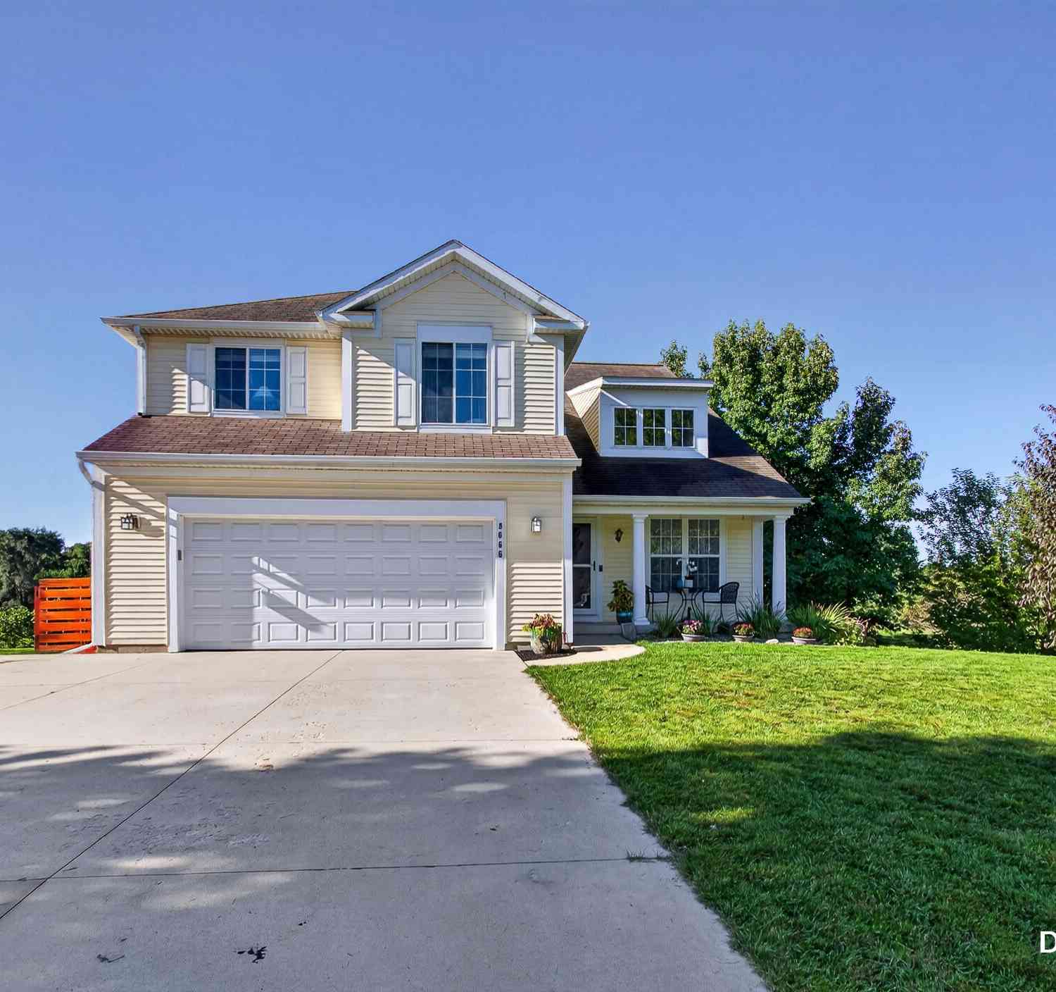 Homes For Sale - 8666 Suntree Drive<br/> Zeeland, MI 49464