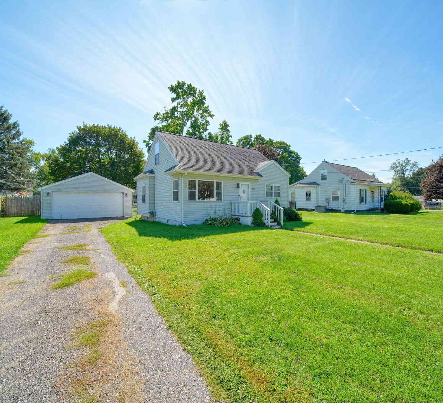Homes For Sale - 2313 W North Street<br/> Jackson, MI 49202