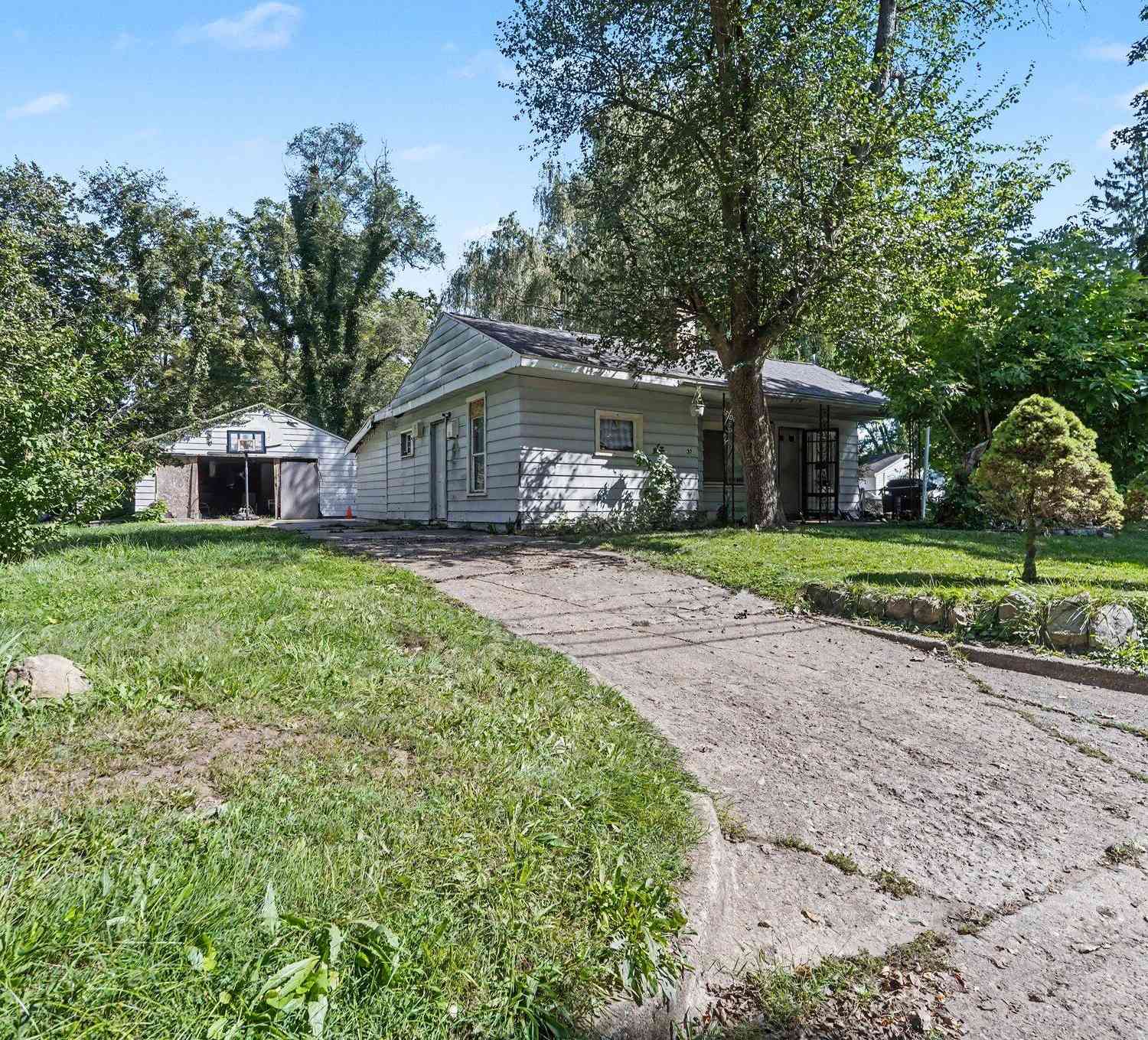 Homes For Sale - 37 Logan Street<br/> Battle Creek, MI 49015