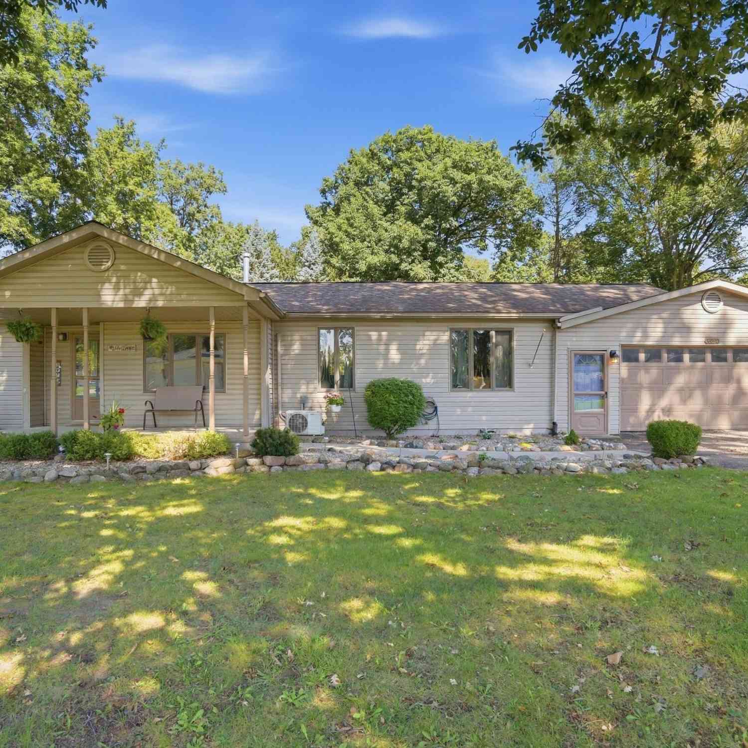 Homes For Sale - 33590 Clarita Street<br/> Livonia, MI 48152