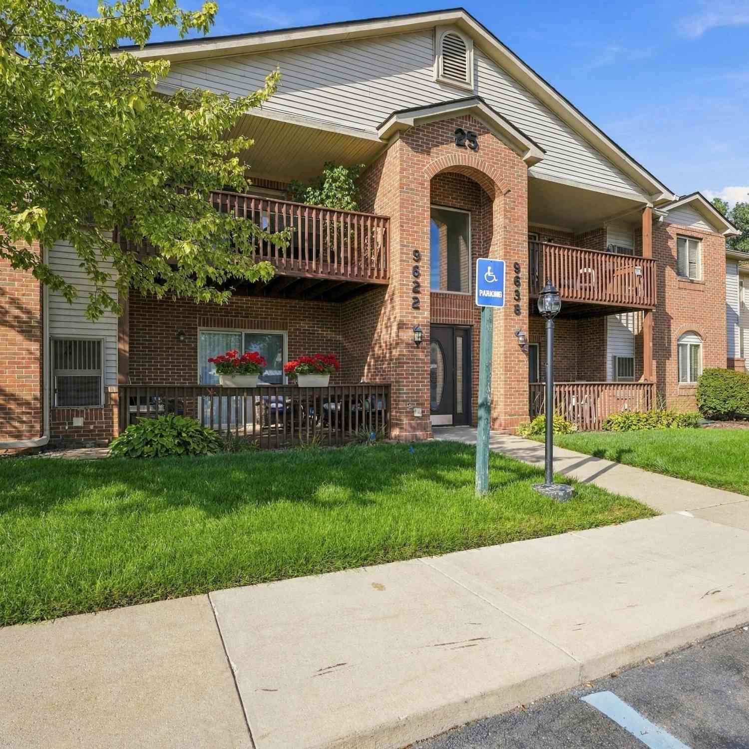 Condo For Sale - 9634 Sawgrass Court #7<br/> Van Buren Twp, MI 48111