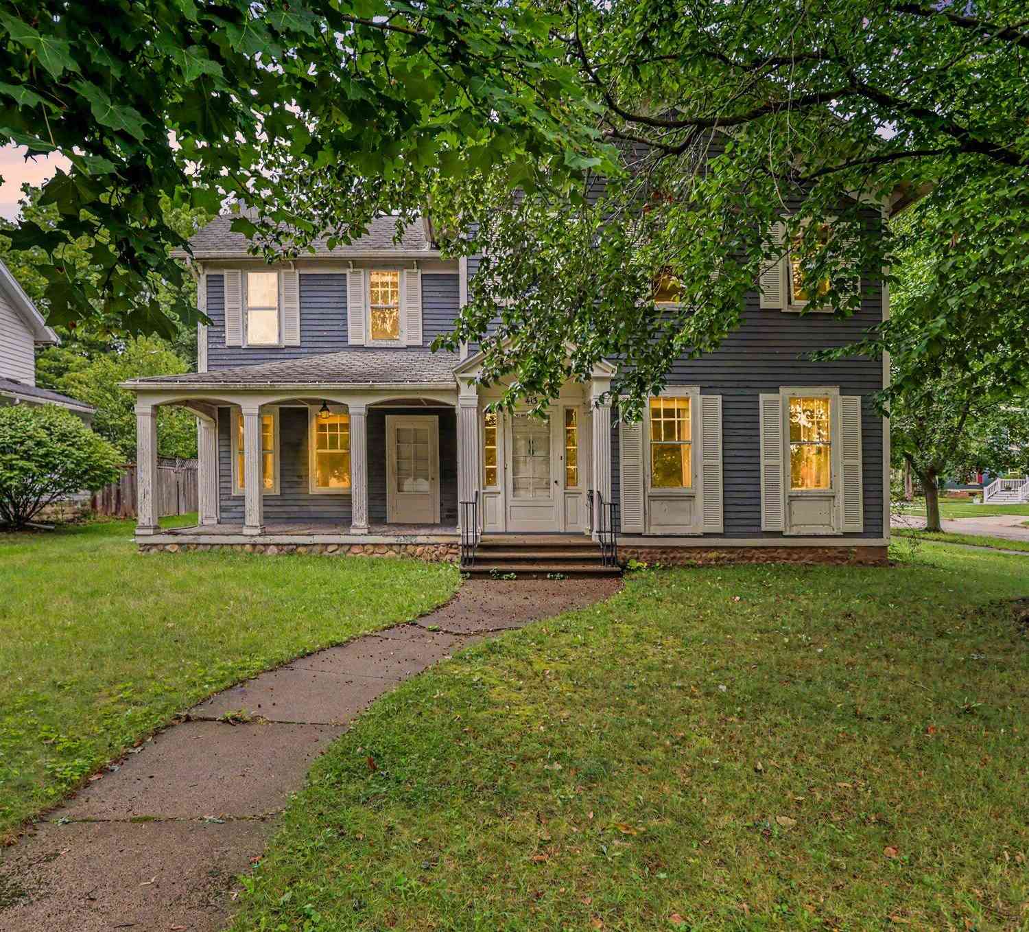 Homes For Sale - 413 E Mansion Street<br/> Marshall, MI 49068