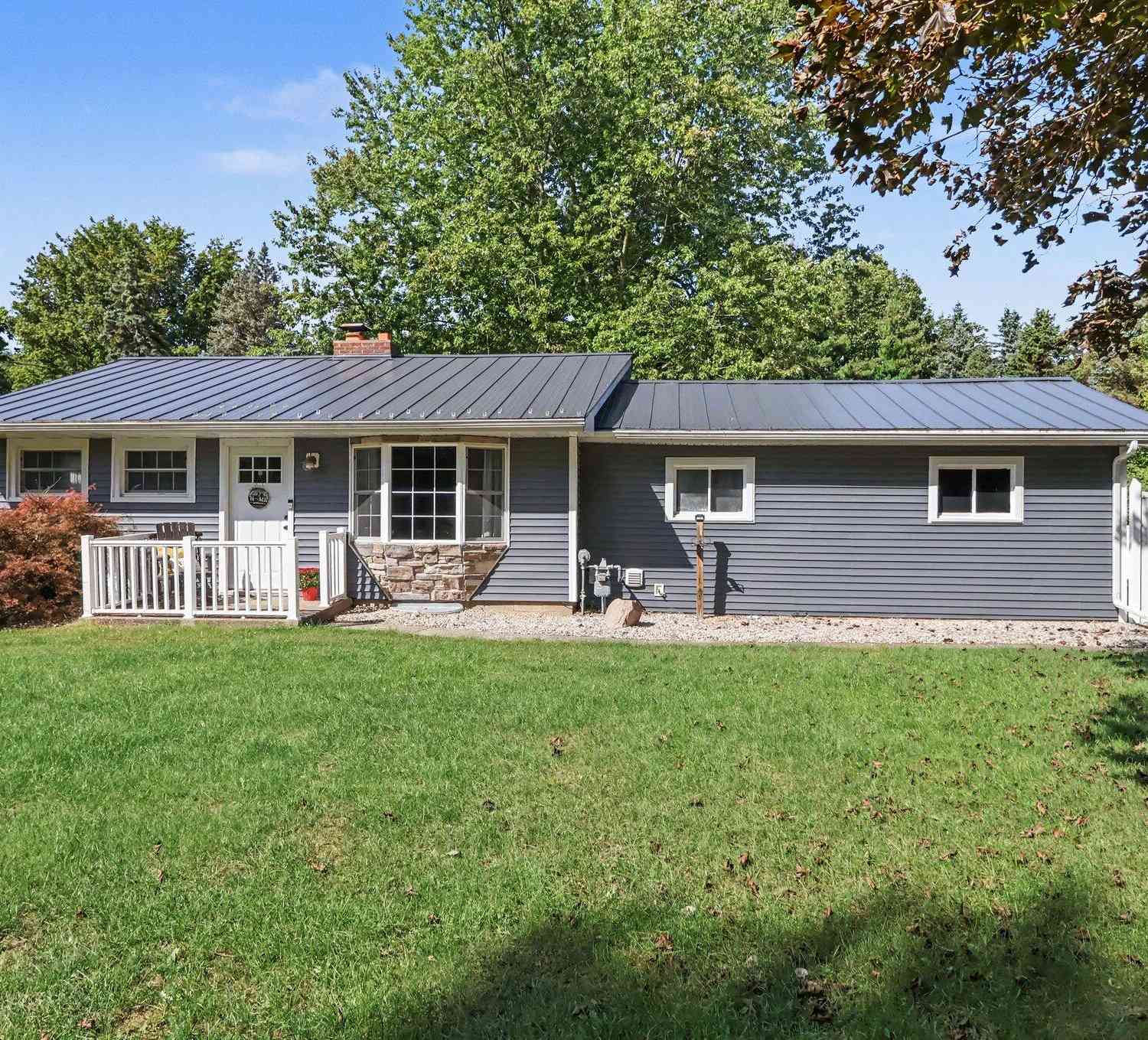 Homes For Sale - 5227 Hoag Road<br/> Battle Creek, MI 49015