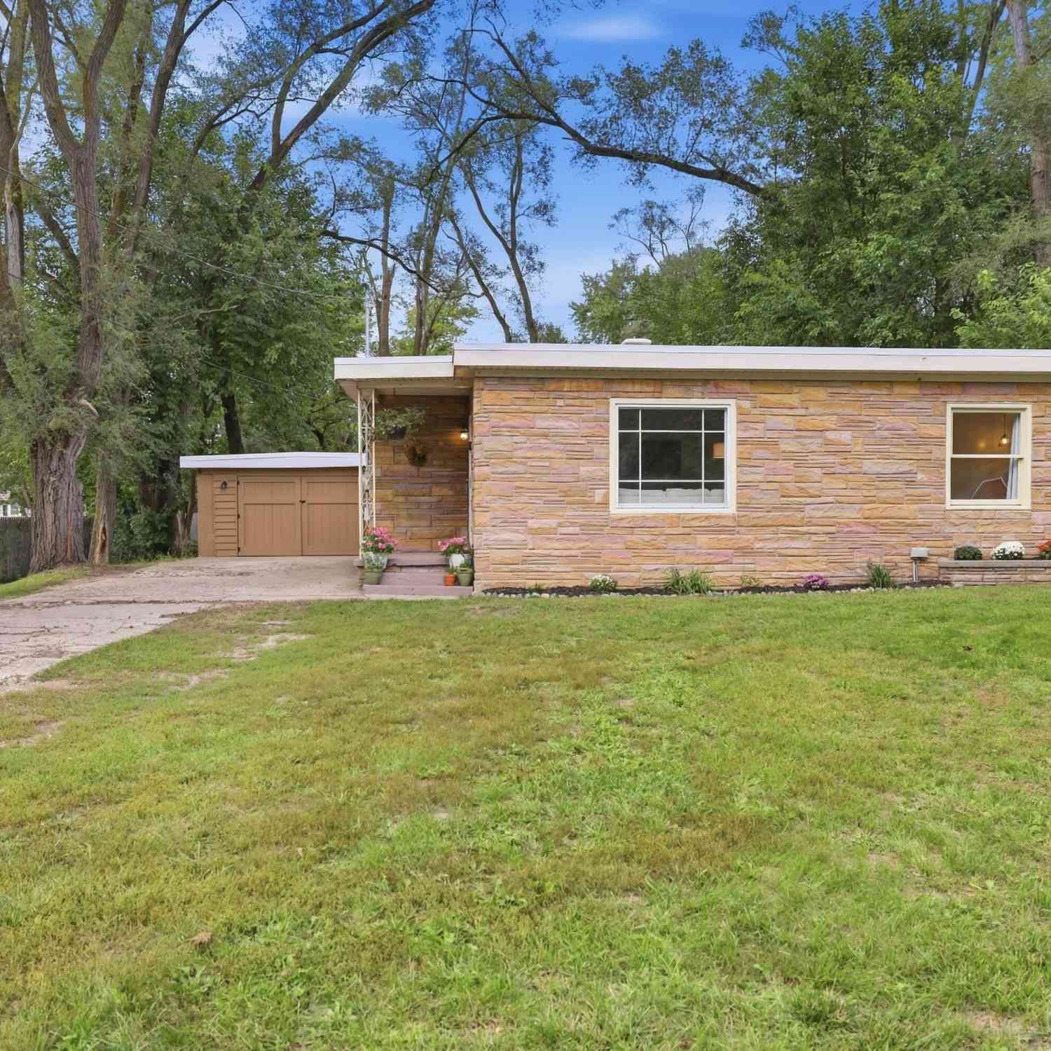 Homes For Sale - 2525 Rogue River Road<br/> Belmont, MI 49306